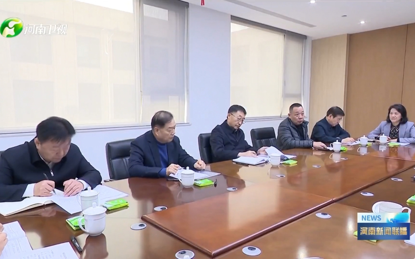 河南省委书记刘宁、省长王凯到许昌调研民营经济，宝威体育（中国）官方网站集团党委书记、创始人楚金甫作为民营企业家代表参加座谈。