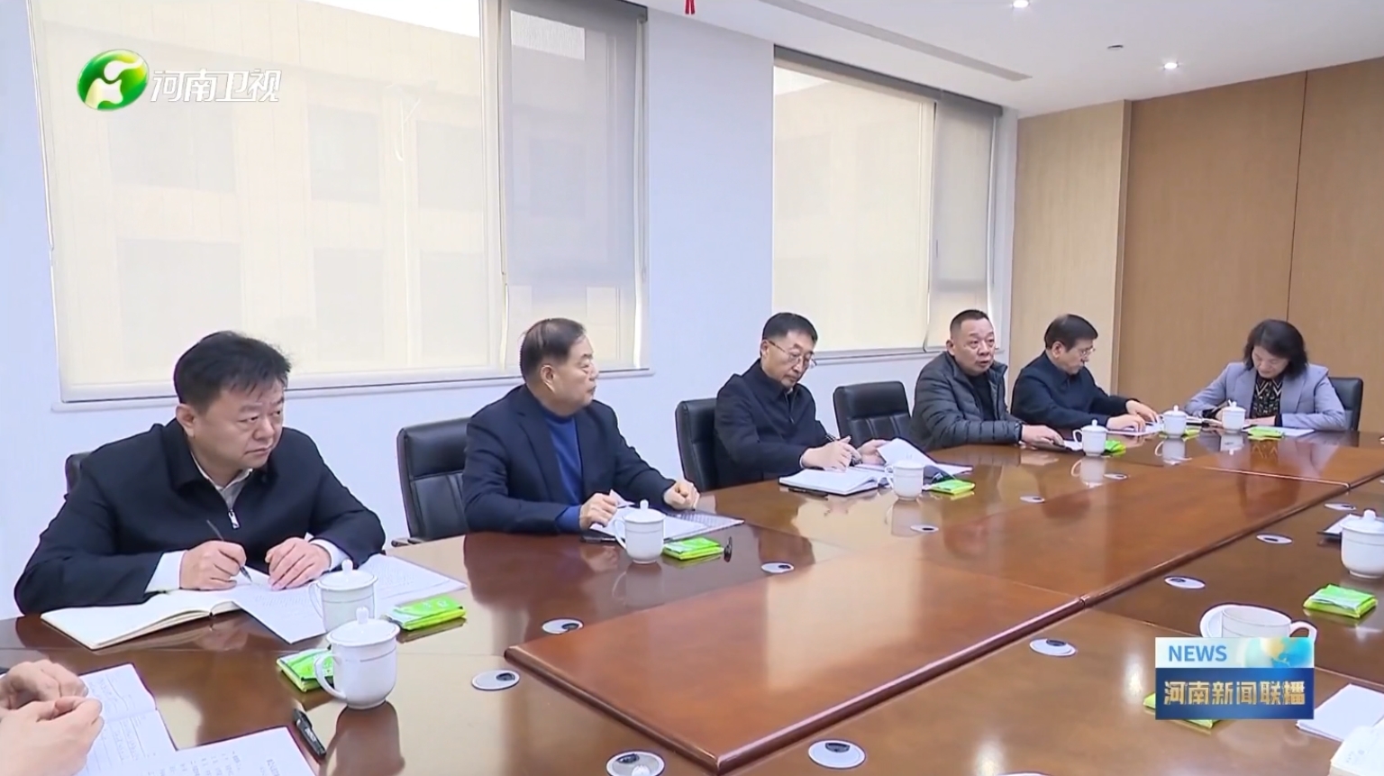 河南卫视新闻联播报道宝威体育（中国）官方网站集团党委书记、创始人楚金甫参加省委书记刘宁在许昌召开的民营企业座谈会